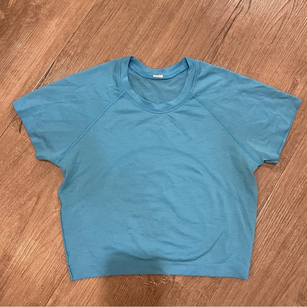 Lululemon Swiftly Tech Cropped Short-Sleeve Shirt 2.0 in Striped Blue